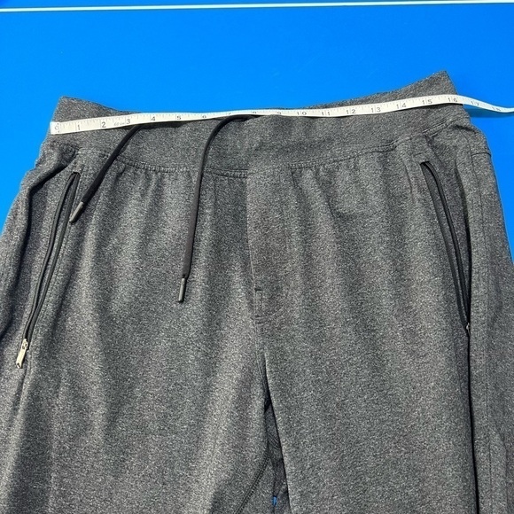 Lululemon Men’s Jogger. Like New Condition. Size Large. - Picture 4 of 5